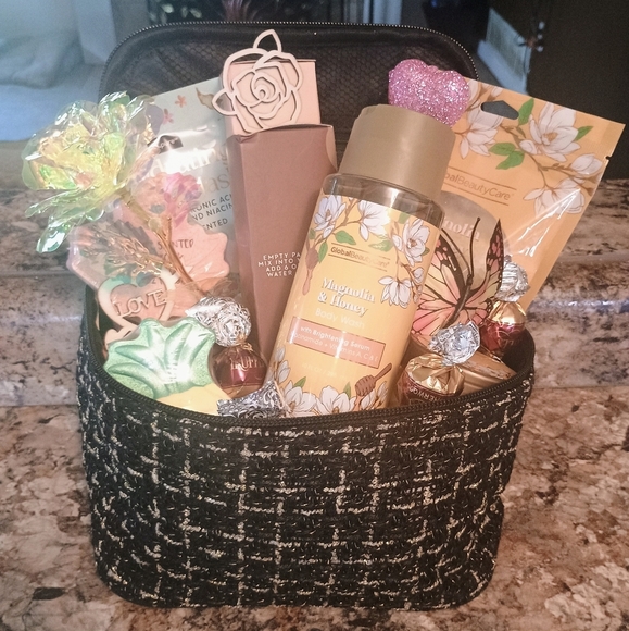 Women's pamper me basket Custom Gift Basket Christmas - Picture 6 of 6